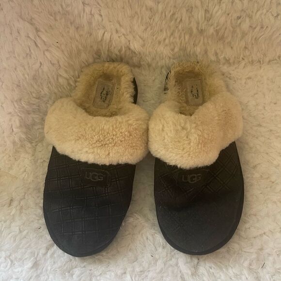 UGG leather suede Black slippers with geometric prints pattern sheepskin fur SZ9 - Picture 1 of 8